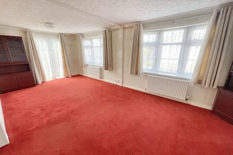 2 bedroom mobile home for sale, West Drive, Wootton Hall, Henley-in-arden B95