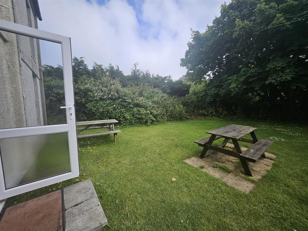 Rear seating area, from kitchen