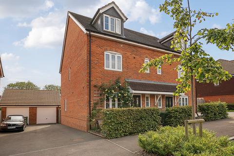 4 bedroom semi-detached house for sale, Heighes Drive, Alton, Hampshire, GU34