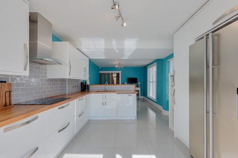 37 Avenue Terrace, Westcliff-on-sea, SS0 7PL