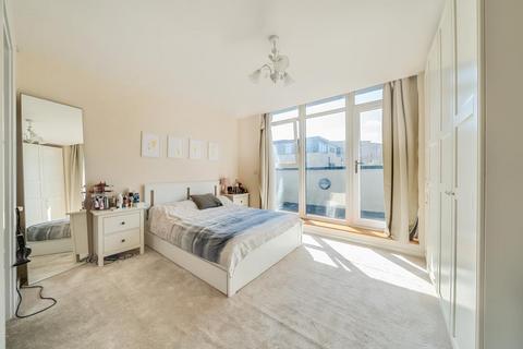 2 bedroom flat for sale, Peacock Close,  Mill Hill,  NW7