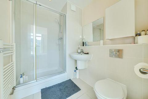 2 bedroom flat for sale, Peacock Close,  Mill Hill,  NW7