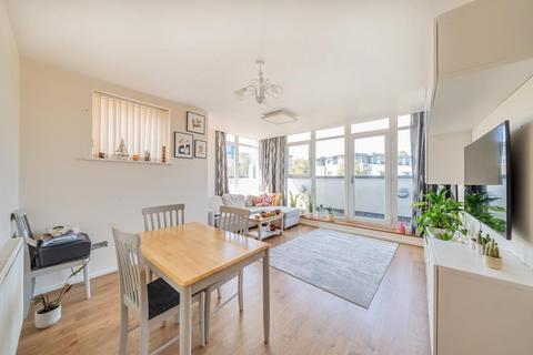 2 bedroom flat for sale, Peacock Close,  Mill Hill,  NW7