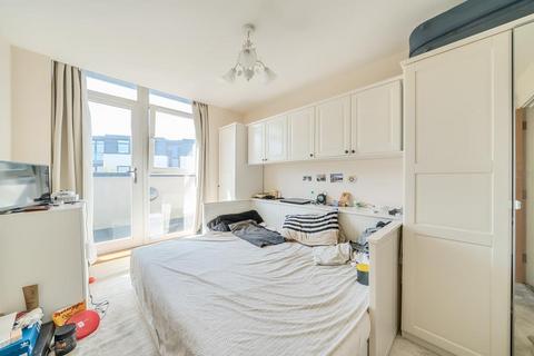 2 bedroom flat for sale, Peacock Close,  Mill Hill,  NW7