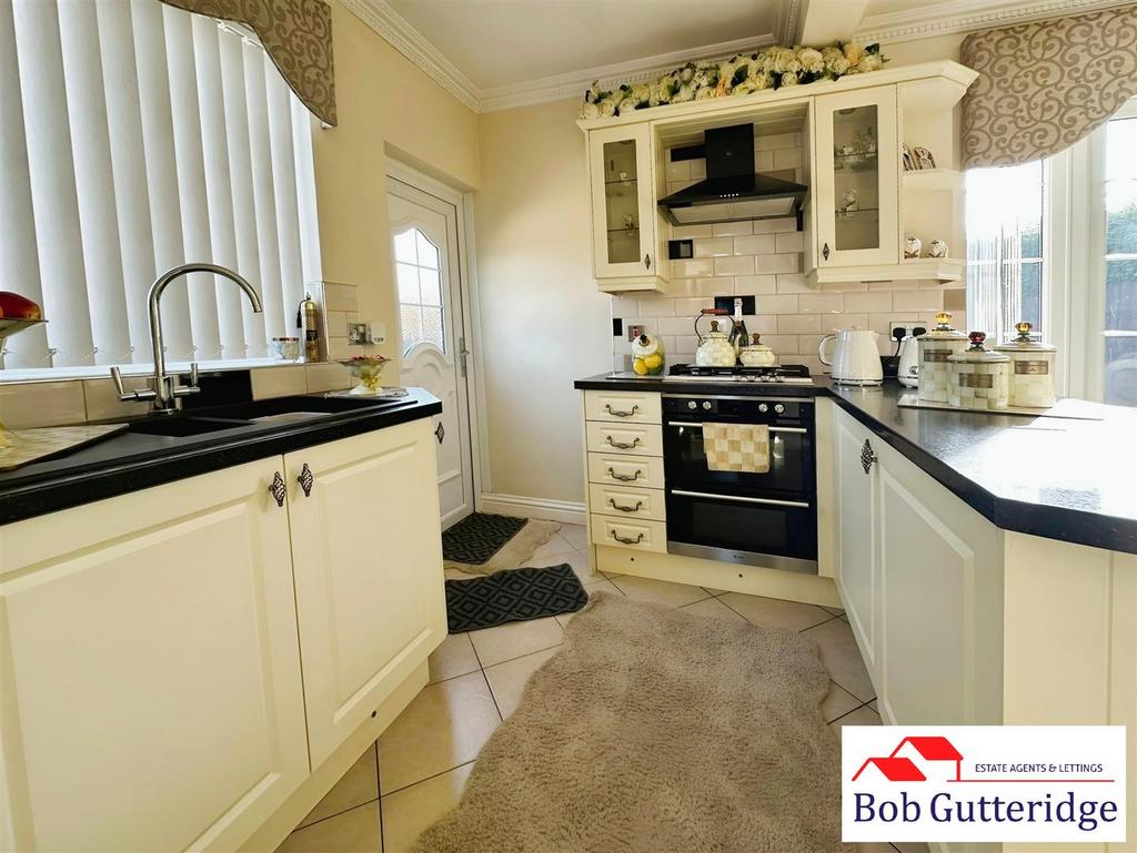 Fitted kitchen/dining room