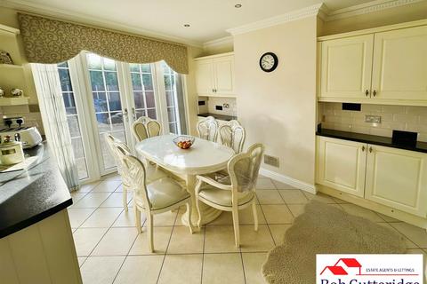 Roberta Talke Road, Talke Pits, Stoke-on-trent, ST7 1UJ