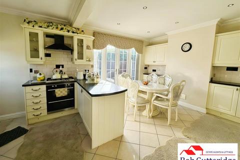 Roberta Talke Road, Talke Pits, Stoke-on-trent, ST7 1UJ