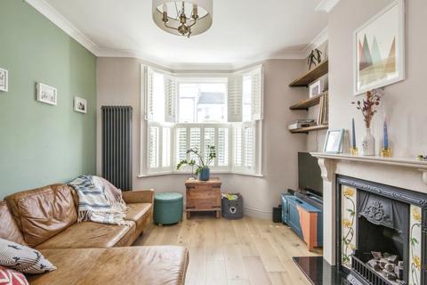 3 bedroom flat to rent, Crampton Road London SE20