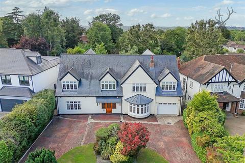 7 bedroom detached house to rent, Forest Lane, Chigwell IG7