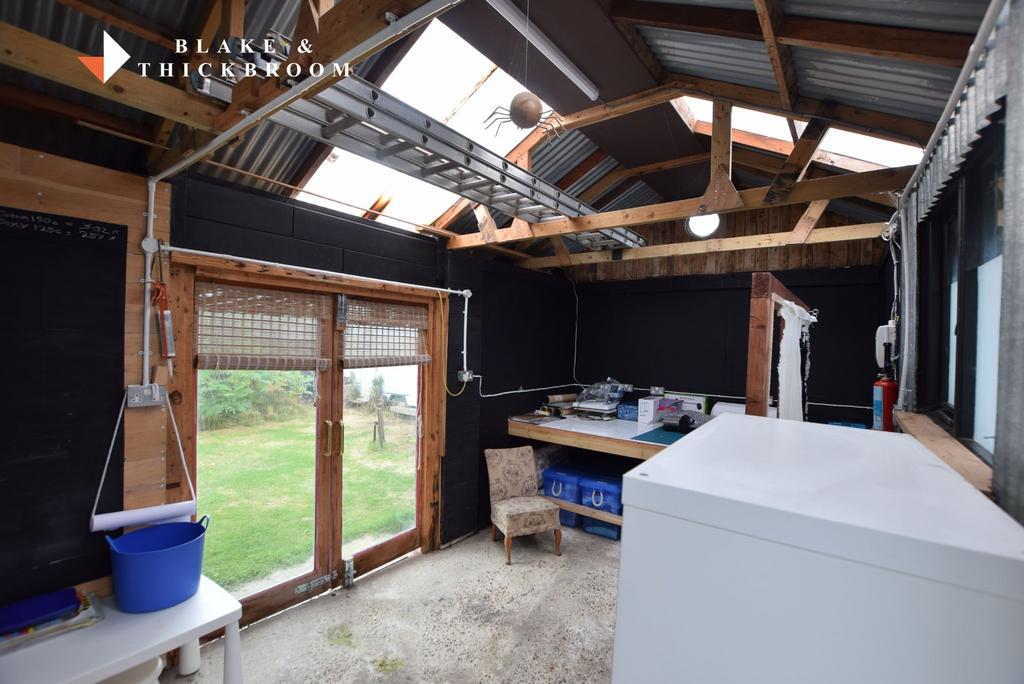 Garage / workshop