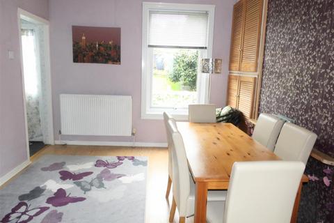 3 bedroom terraced house to rent, North Road, Saltash