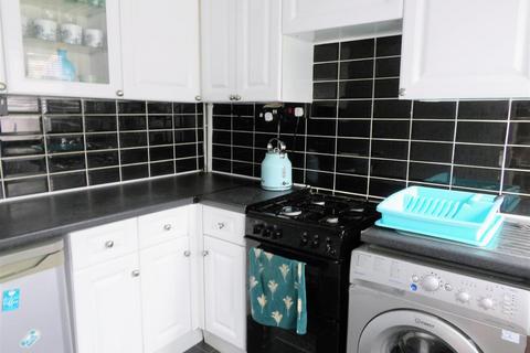 3 bedroom terraced house to rent, North Road, Saltash