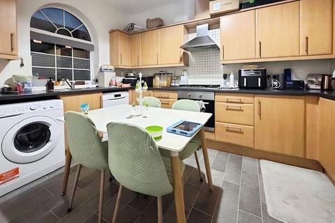 3 bedroom terraced house to rent, Tarragon Road, Kent ME16