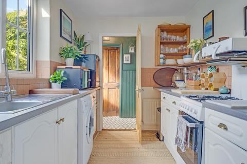 8 Spring Gardens, West Molesey, KT8 2JA
