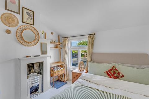 8 Spring Gardens, West Molesey, KT8 2JA