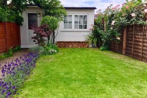8 Spring Gardens, West Molesey, KT8 2JA