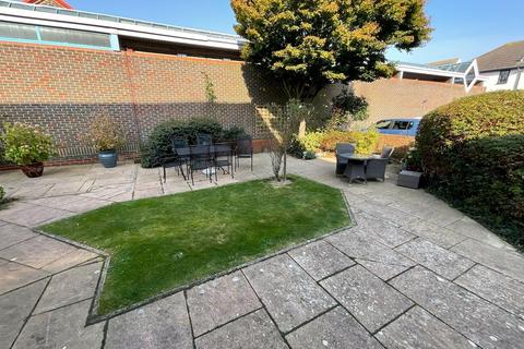 1 bedroom ground floor flat for sale, Gloucester Road, Littlehampton, West Sussex