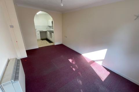 1 bedroom ground floor flat for sale, Gloucester Road, Littlehampton, West Sussex