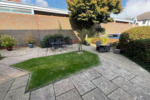 1 bedroom ground floor flat for sale, Gloucester Road, Littlehampton, West Sussex