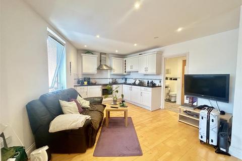 Studio to rent, Pilgrim House, Evron Place