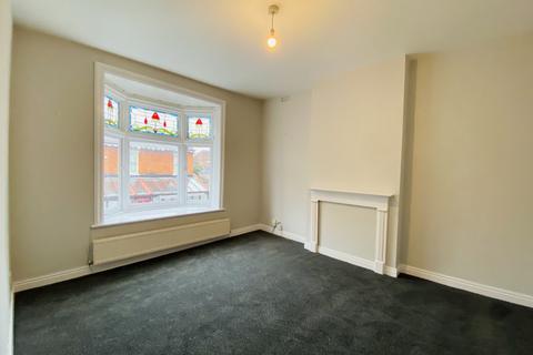 2 bedroom flat to rent, Shaw Road, Heaton Moor, Stockport, SK4