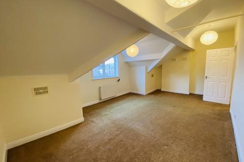 2 bedroom flat to rent, Shaw Road, Heaton Moor, Stockport, SK4