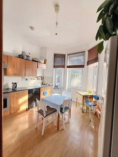 1 bedroom in a flat share to rent, Linthorpe Road, London N16