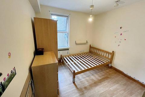 1 bedroom in a flat share to rent, Linthorpe Road, London N16