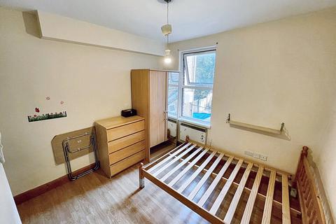 1 bedroom in a flat share to rent, Linthorpe Road, London N16