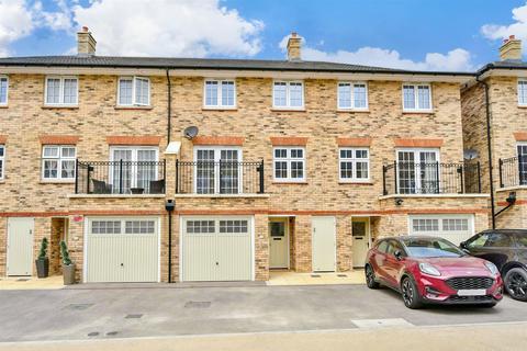 4 bedroom townhouse for sale, Rapson End, Sittingbourne, Kent