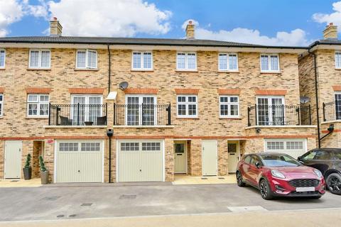 4 bedroom townhouse for sale, Rapson End, Sittingbourne, Kent