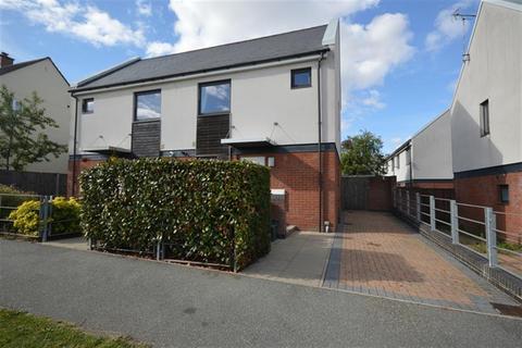 2 bedroom semi-detached house to rent, Bailey Bridge Road, Braintree, CM7