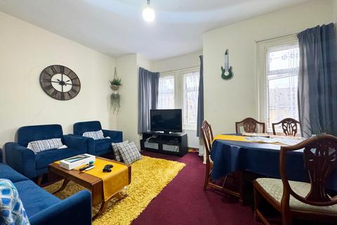 2 bedroom flat for sale, Rochester Avenue, London, E13