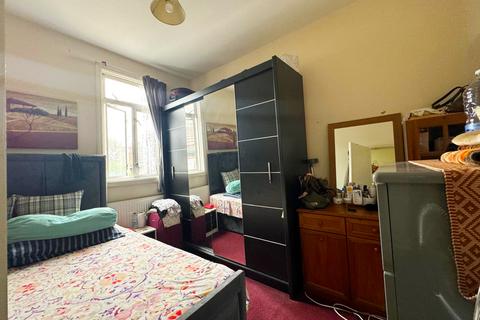 2 bedroom flat for sale, Rochester Avenue, London, E13