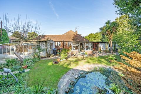 3 bedroom bungalow for sale, Coldharbour Close, Surrey TW20