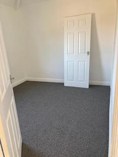 2 bedroom flat to rent, Whitethorn Crescent, Newcastle upon Tyne NE5