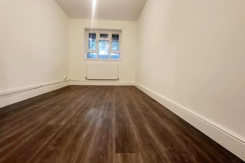 1 bedroom apartment to rent, Middle Park Avenue, London