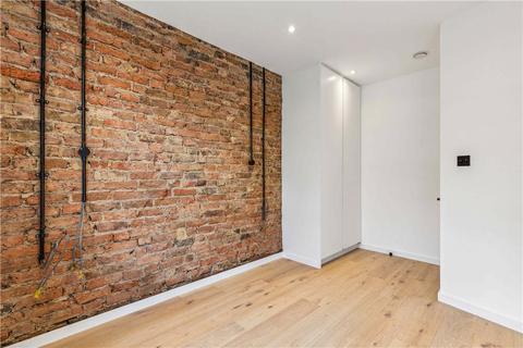 Flat 1, 74 Askew Road, London, W12 9BJ