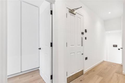Flat 1, 74 Askew Road, London, W12 9BJ