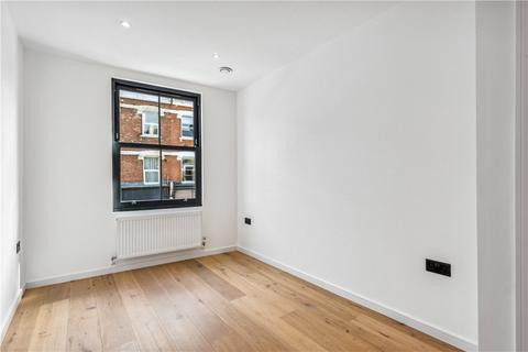 Flat 1, 74 Askew Road, London, W12 9BJ