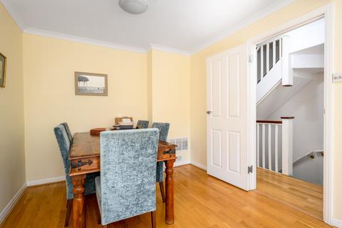 4 bedroom terraced house for sale, Hillcrest, Weybridge, KT13