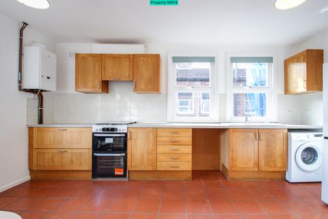 2 bedroom terraced house to rent, Fletching Road, London, E5 9QR