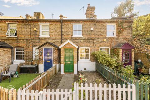 17 Wilmot Place, London, W7 3TZ
