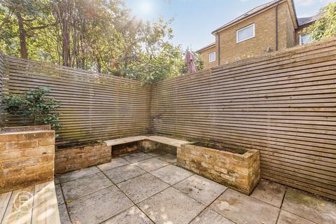 17 Wilmot Place, London, W7 3TZ