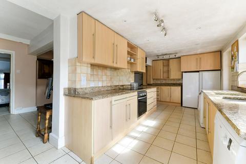 4 bedroom end of terrace house for sale, Tanhouse Road, Oxted, RH8