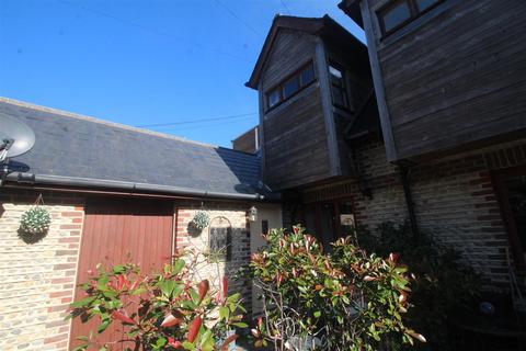 2 bedroom terraced house to rent, New Street, West Sussex BN11