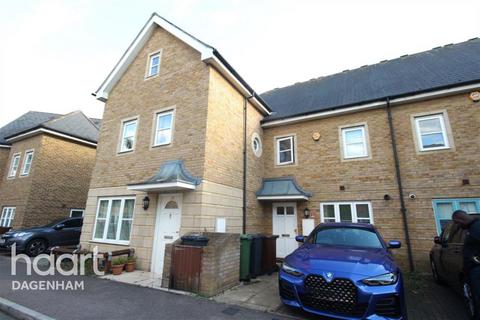 3 bedroom terraced house to rent, Simmons Drive, Dagenham