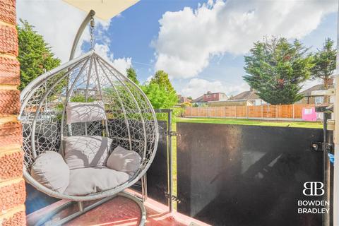 2 bedroom flat for sale, Longwood Gardens, Barkingside