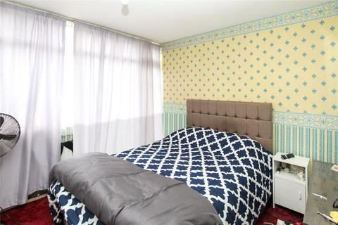10 Passfield Path, London, SE28 8BT