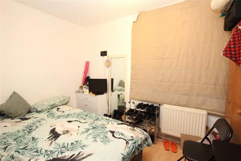 10 Passfield Path, London, SE28 8BT